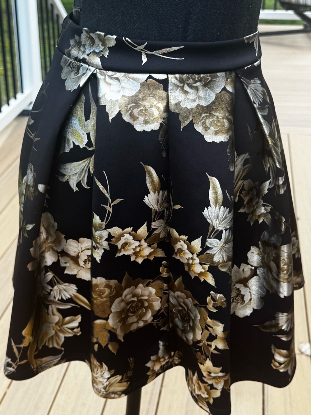 Charlotte Russe Black Skater Skirt with Gold and Cream Floral Print Size Medium